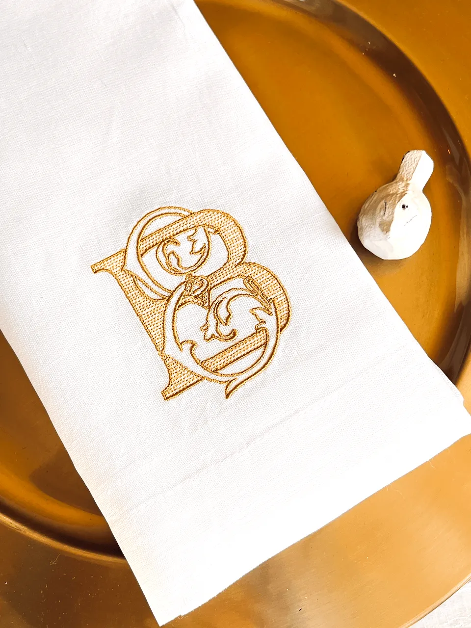 Antique Chic Monogrammed Cloth Dinner Napkins - Set of 4 napkins