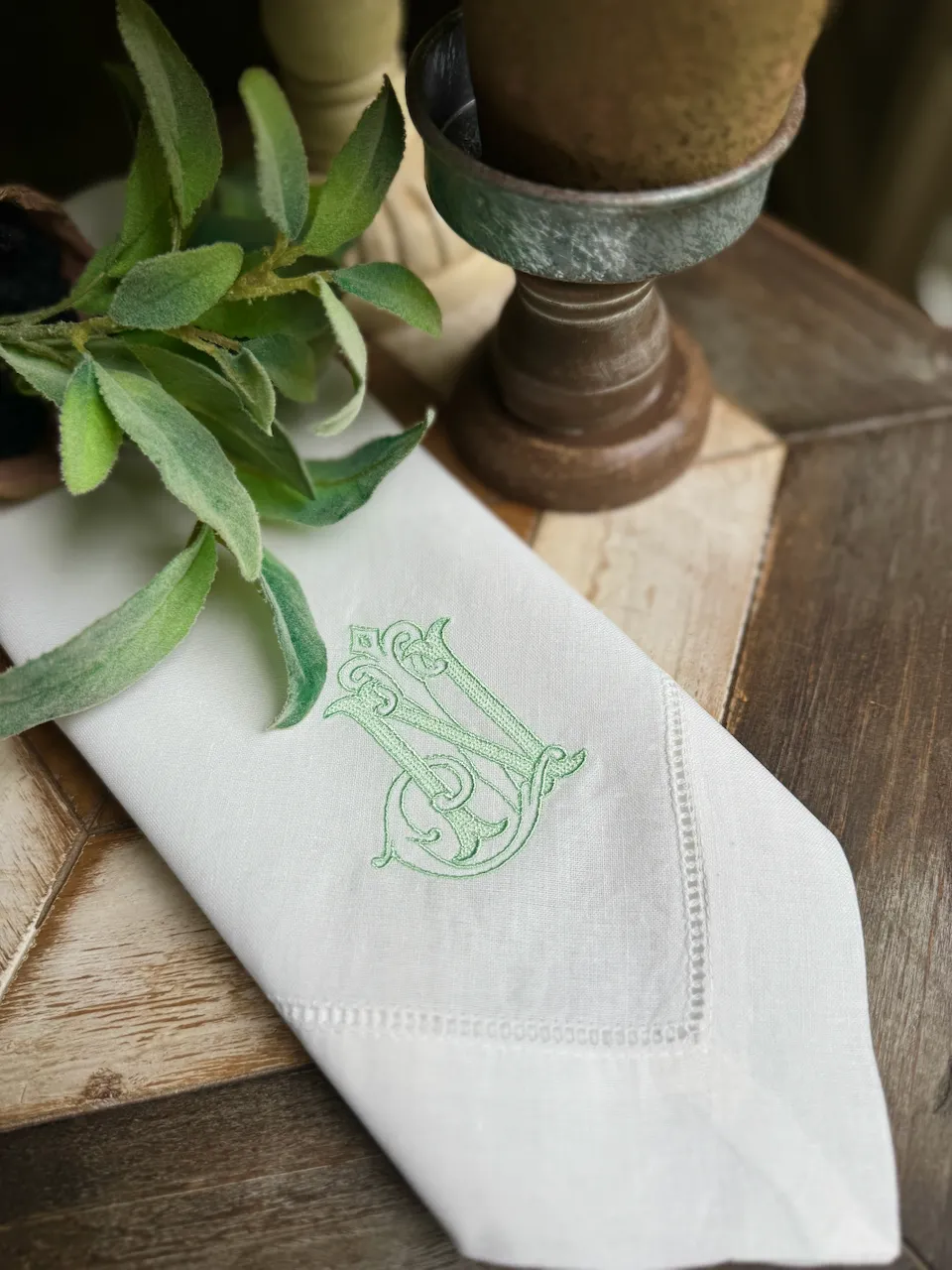 Antique Chic Monogrammed Cloth Dinner Napkins - Set of 4 napkins