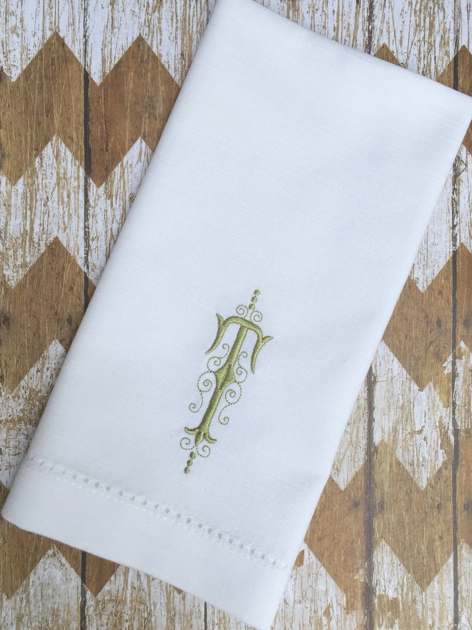 Elegant Monogrammed Cloth Napkins - Set of 4 dinner napkins