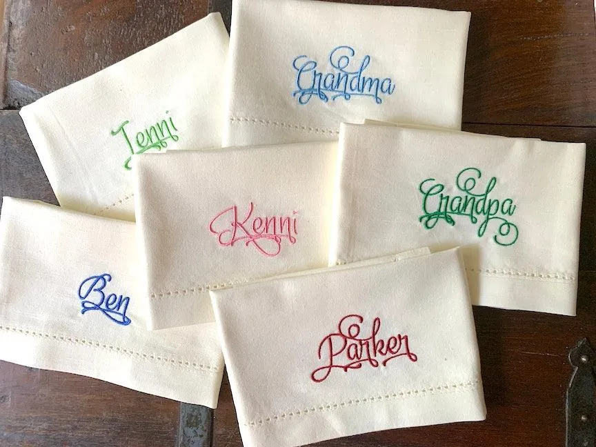 Place Cards Wedding Name Napkins, Set of 4 Names Cloth napkins, Lindsey Font