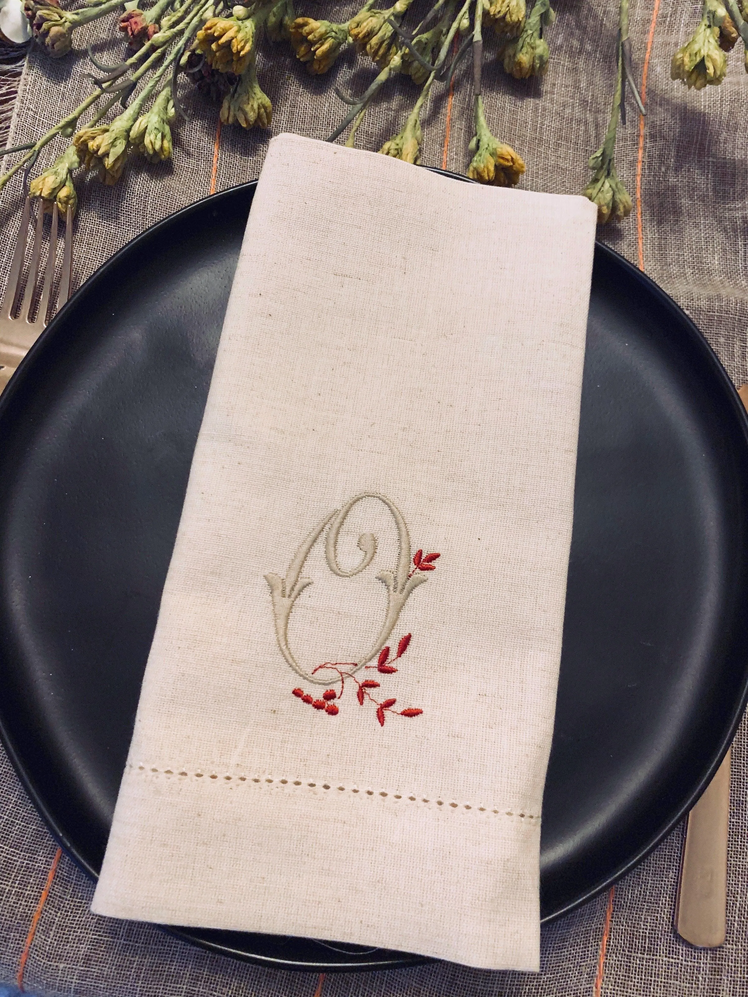 Sprig Monogrammed Embroidered Cloth Napkins - Set of 4 napkins